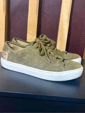 Bettie Olive Green Suede Moth Embroidered Sneakers Sz 8.5 Women’s